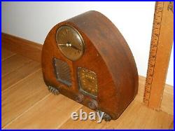 1940 Detrola ART DECO Clock Radio model 302 Tube Radio GORGEOUS NO RESERVE