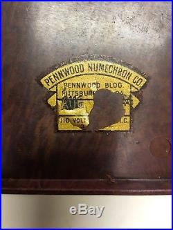 1946 ART DECO MID CENTURY PENNWOOD NUMECHRON BAKELITE FLIP CLOCK 1946 Works