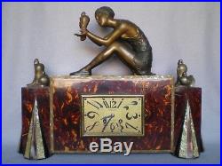 Ancien pendule en bakélite femme aux pigeon art deco antique clock woman statue