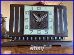 Jaz French Art Deco bakelite clock