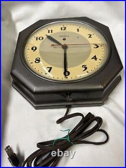 Rare, 1930s art deco, depression era, Steel/original Electric clock/perfect