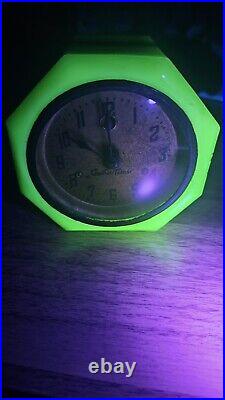 Vintage Cadillac Vidrio Slag Uranium Glass Electric Timer Clock