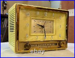 Vintage Mid Century Sylvania Art Deco Bakelite Tube Clock Radio Model 593H