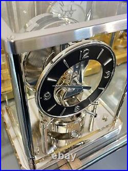 Zz Jaeger LeCoultre ATMOS Uhr Classic 540, Schwarzes Zifferblatt, neu platiniert