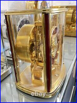 Zz Jaeger LeCoultre ATMOS V Uhr Kaliber 526 Cintrée in Gold Bordeaux